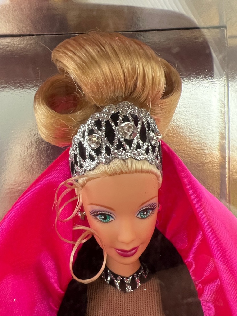 💃1998 Happy Holidays Special Edition Barbie Doll by Mattel Black & Hot Pink - Picture 13 of 17